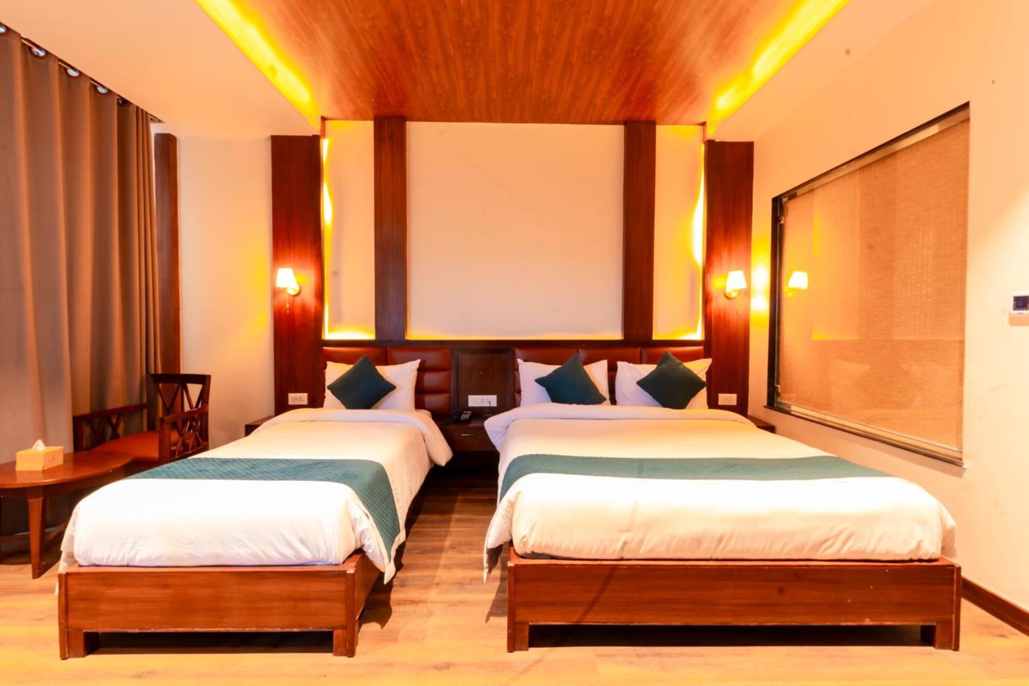 Galaxy Garden Resort Bharatpur  外观 照片