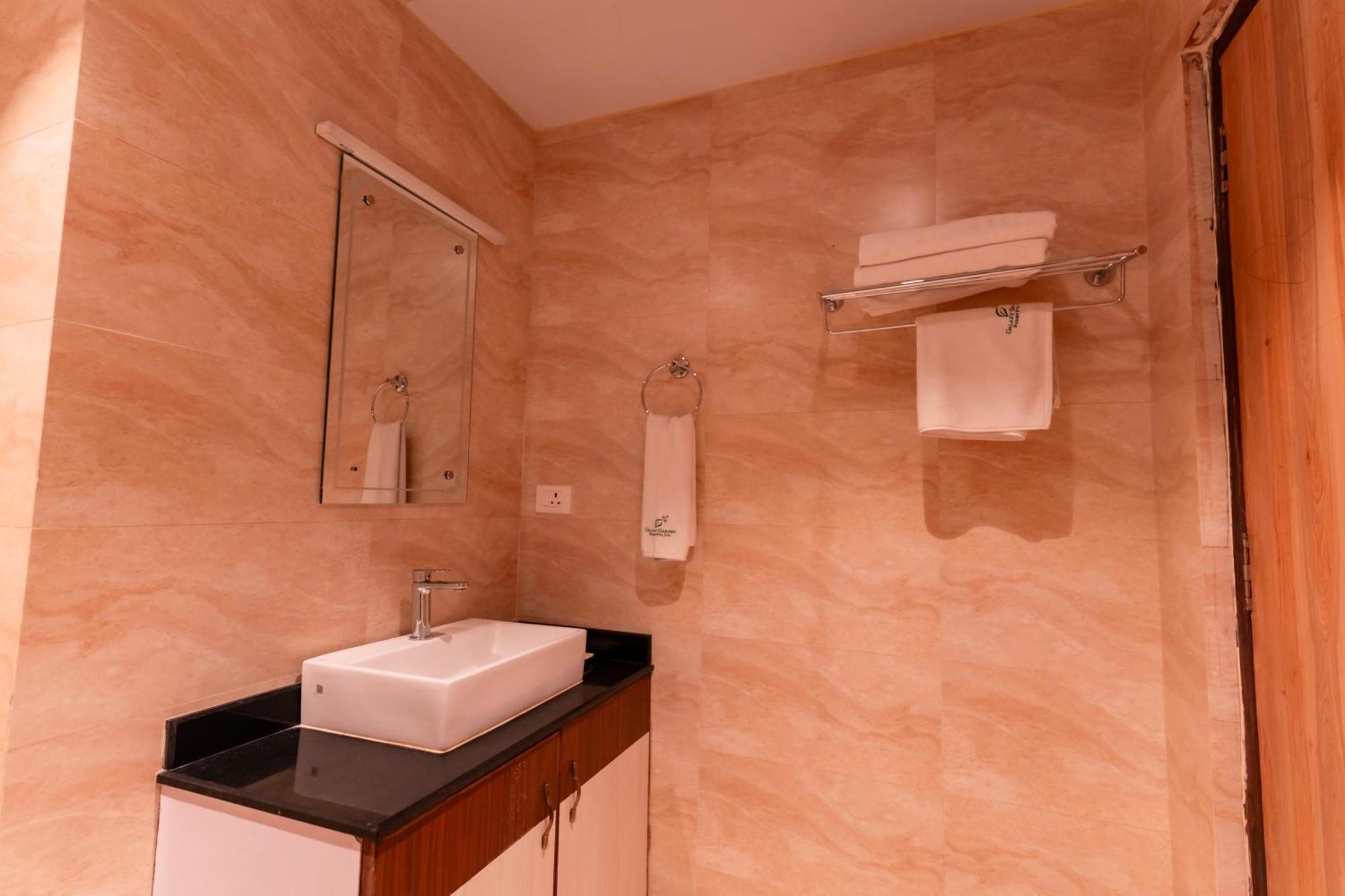 Galaxy Garden Resort Bharatpur  外观 照片